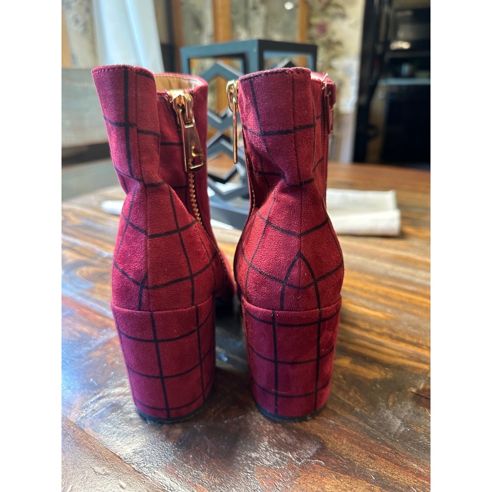 Journee Collection‎ Burgundy Faux Suede Grid Pattern Block Heel Ankle Boots Sz 7 - Picture 9 of 10